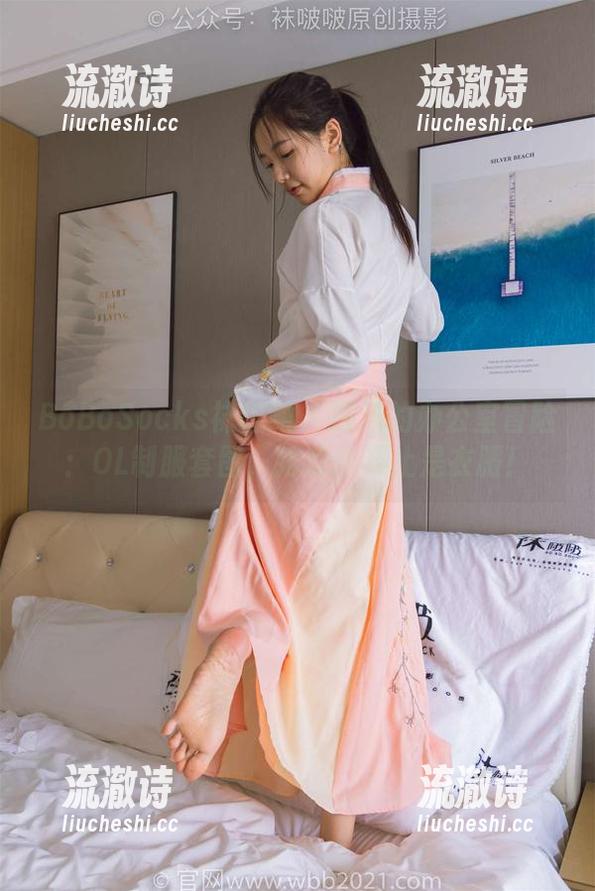 BoBoSocks袜啵啵 - 糯米的办公室冒险：OL制服套图，抢戏的不止是衣服！-流澈诗