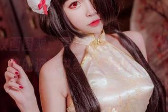 喵糖映画图集：黑色长裙，似乎在催人心弦的沉默中等待某种转变。