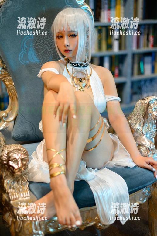 在PAKI草莓酱的花园里，隐秘兔女郎等你下载！-流澈诗