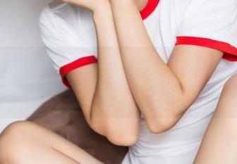 TouTiao头条女神 - 说好的灰丝呢？幻雪儿的原图和图包给我点意思！