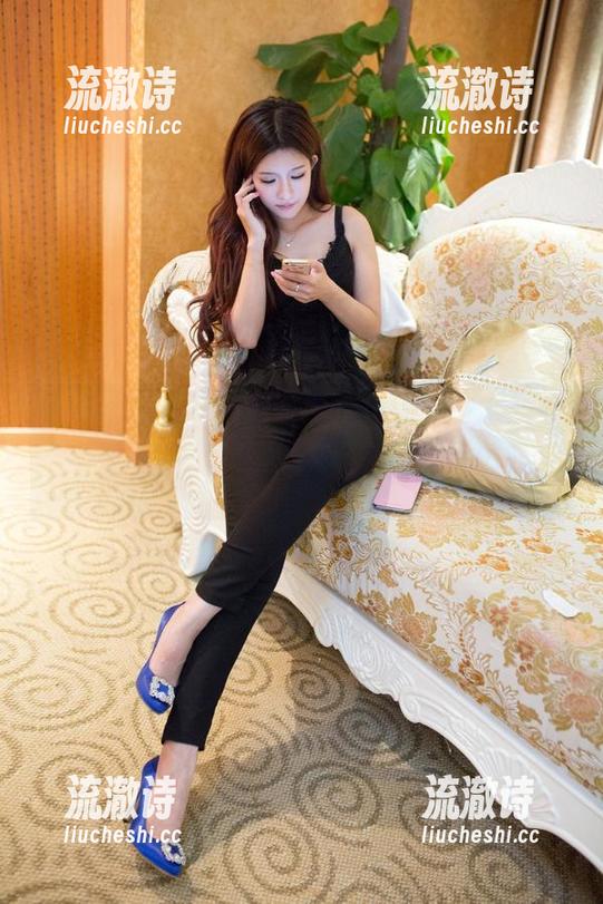 TuiGirl - 谁说修女一定要严肃？王依萌高清原图中的搞怪风，萌得实在不敢相信。-流澈诗