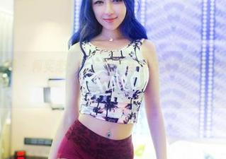 TuiGirl推女郎 - 何奕恋：全套写真与牛仔裤的完美碰撞，值得一看吧？