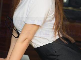 UGirls尤果网 - 于梓馨写真集：俯瞰角度的自拍，一不小心就变自拍达人！