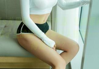 UGirls尤果网 - 照片中温鈊怡的眼神，简直比粽子里的猪肉还要让人垂涎……你觉得是不是？