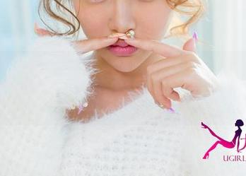 UGirls尤果网 - 一条牛仔裤，藏着赵伊彤的图包哲学