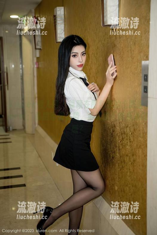 Xiuren秀人网 - 隐藏在图包里的土肥圆Carol：私房瑜伽姿势，谁说我不能有点肉感？-流澈诗