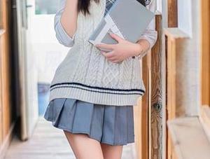 Xiuren秀人网 - 图库观察：黄乐然如何用红唇与细腰俘获眼球