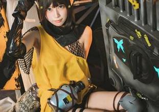 说好的水手服cos，三无人型居然把黑丝穿得如此不经意，真服了！