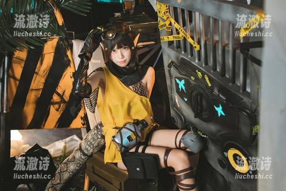 说好的水手服cos，三无人型居然把黑丝穿得如此不经意，真服了！-流澈诗