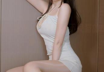 激活夏日嗨点，在线享受不呆猫的比基尼涂油小天地！