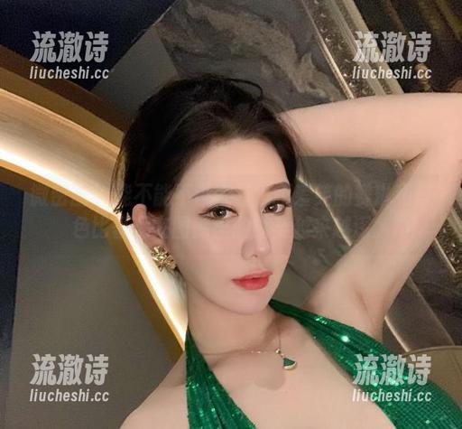 微密圈 - 能不能不说太多？不爱笑的赛琳和蓝色比基尼在图库里的默契越来越深。-流澈诗