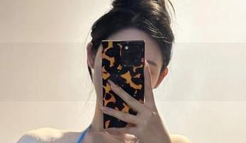 微密圈 - 不爱笑的赛琳的修女写真，轻轻一撩秒入戏，编剧不见了不管吗