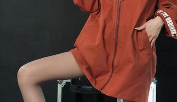 丽柜 - 谁说婚纱只能拿来拍照？Vicky的原图表明，我们要下载，然后天天穿！
