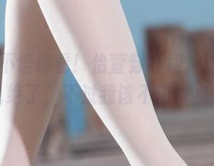 丽柜 - 不信你看！怡萱穿红裙，这种组合我想说绝了，不过我该不该说点什么？
