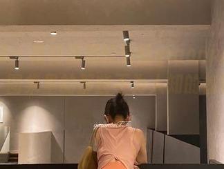 微密圈 - 福利满满的俏妞qiaoniu66办公室：图集里的那些不为人知的偷懒时刻！