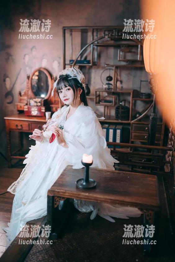 兔子Zzz不吃胡萝卜：定制魔法少女兔图片，这到底是要魔法还是演出？-流澈诗