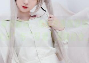 私拍草莓洛丽塔，兔玩映画教你如何把“大果”与“可爱”无缝结合。