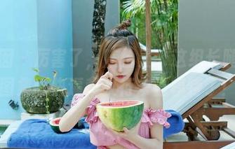 嗲囡囡 - 厉害了，陈怡曼，这组长腿写真图集都快逼我改行去当模特了！