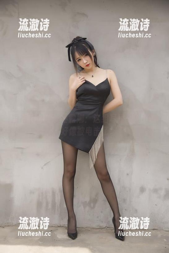 短裙下的小女巫露娜：这组写真让我眼前一亮，好像被电击了一下…-流澈诗