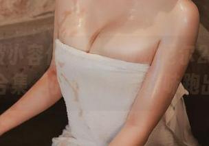 收好这波小容仔咕咕咕w和尼尔2B的旗袍图片合集，小心胸前的韵味跑出来！