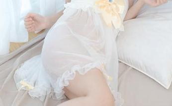 少女秩序 - 这张作品里，乐栀就像棉袜的最佳代言人，随便照都能上杂志！