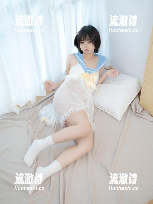 少女秩序 - 这张作品里，乐栀就像棉袜的最佳代言人，随便照都能上杂志！-流澈诗