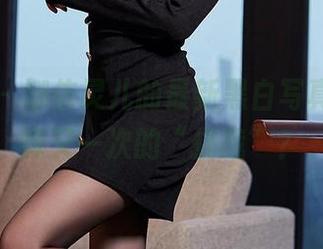 尤蜜荟 - 娜依灵儿的最新黑白写真，算不算又一次的“挑战”？