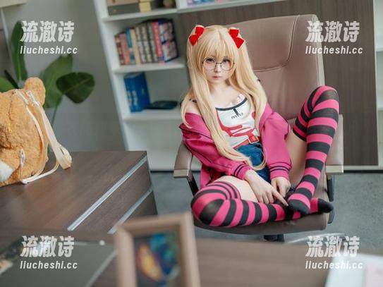 幼水铃衣的周末，壁纸总是看得心痒难耐，自己多久没这样放松过？-流澈诗