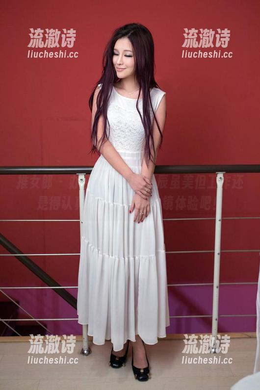 推女郎 - 办公室写真，星辰虽美但工作还是得认真，快来下载抢镜体验吧！-流澈诗