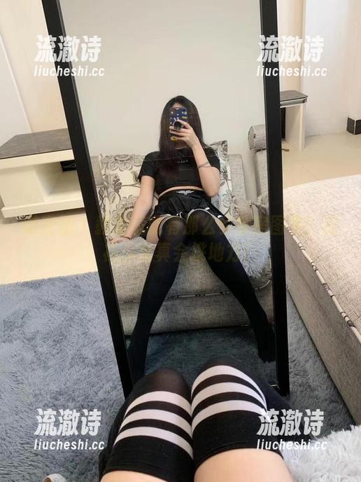 微密圈 - 教室里能有那么多私房图集？提袜少女真会挑地方！-流澈诗
