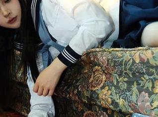 白莉爱吃巧克力私拍的闺房JK，究竟有多少“巧合”？