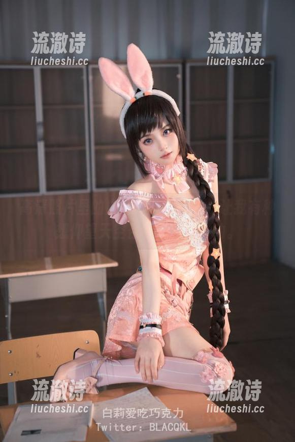 高清照片里的白莉爱吃巧克力，让我有种想仰望天空召唤雷电的冲动。-流澈诗