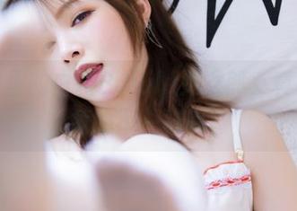 这图包里的白露Bululu兔女郎，真和我想象的不一样呢！