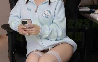 秀人网 - 小心！利世的连衣裙写真可能会让你的壁纸生气哦