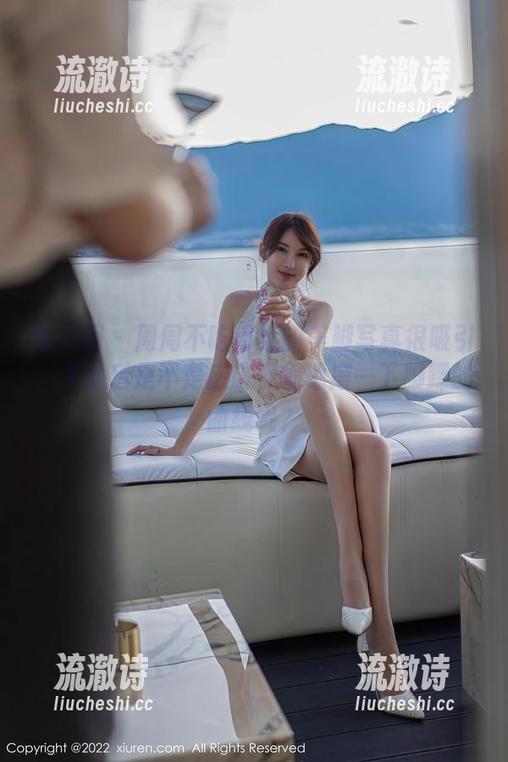 秀人网 - 周周不吃香菜的美脚写真很吸引，下载后是不是应该仔细琢磨一下脚踝的曲线呢？-流澈诗