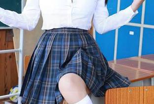 秀人网 - 小雨baby的厨娘写真更新：一秒变身大厨，不小心把锅铲当成了超级武器！