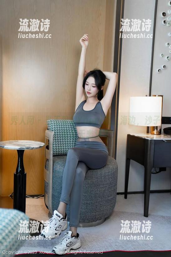 秀人网 - 当王馨瑶Yanni遇上海边，沙子和夏天恋爱了-流澈诗