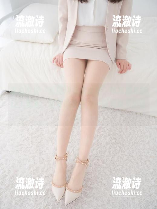 紧急企划 - 这图册里的小婕，体操服真能让人想象，高清的线条，一时间说不出话来。-流澈诗