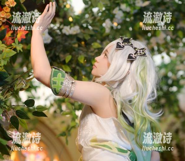 莱可Raika的这组红裙套图精选，随便一眼就能陷进去，真不想逃出来。-流澈诗