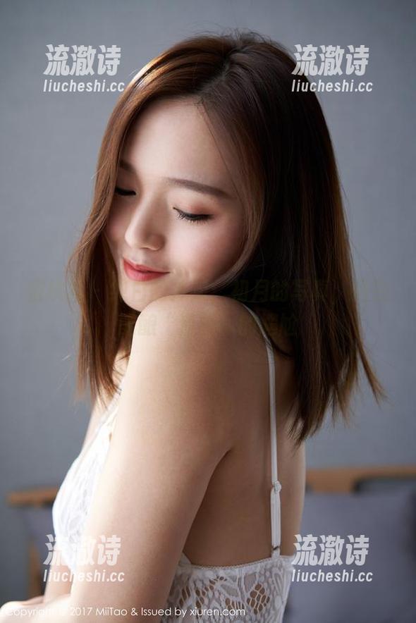 蜜桃社 - 纯白的冷淡：初月的写真，仍在酝酿“清新”的尴尬-流澈诗