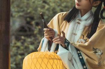 蠢沫沫官方女王写真，图片好像在说：“偶尔也想做点傻事。”哈哈！