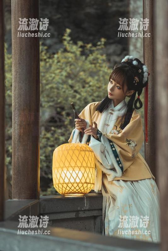 蠢沫沫官方女王写真，图片好像在说：“偶尔也想做点傻事。”哈哈！-流澈诗