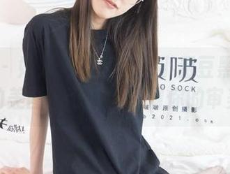 袜啵啵 - 姑娘们注意啦！小甜豆黑色踩脚裤的美图，可能会颠覆你的审美！