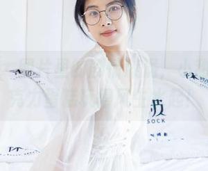 袜啵啵 - 图片里的剧情漩涡，小甜豆把巧克力蛋糕玩得风生水起！