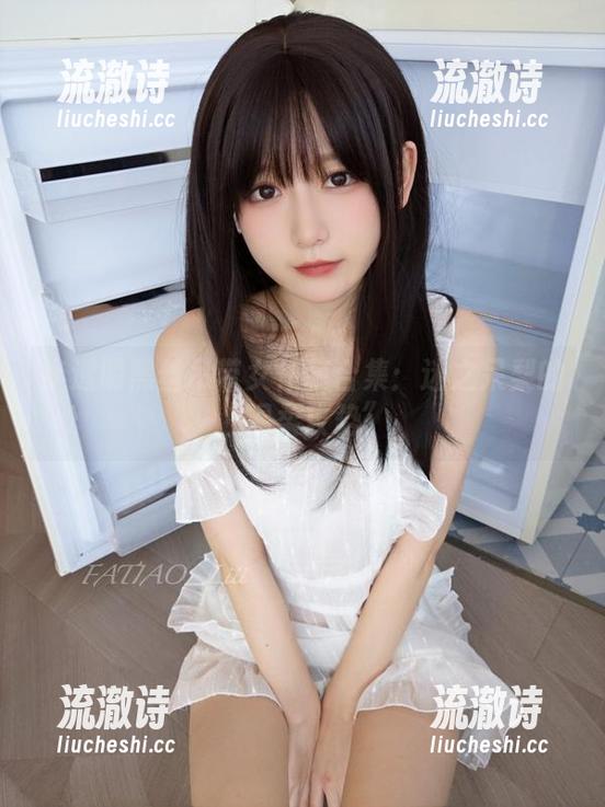 半透明黑丝吊带女仆装合集：迷之呆梨的“温柔攻势”-流澈诗
