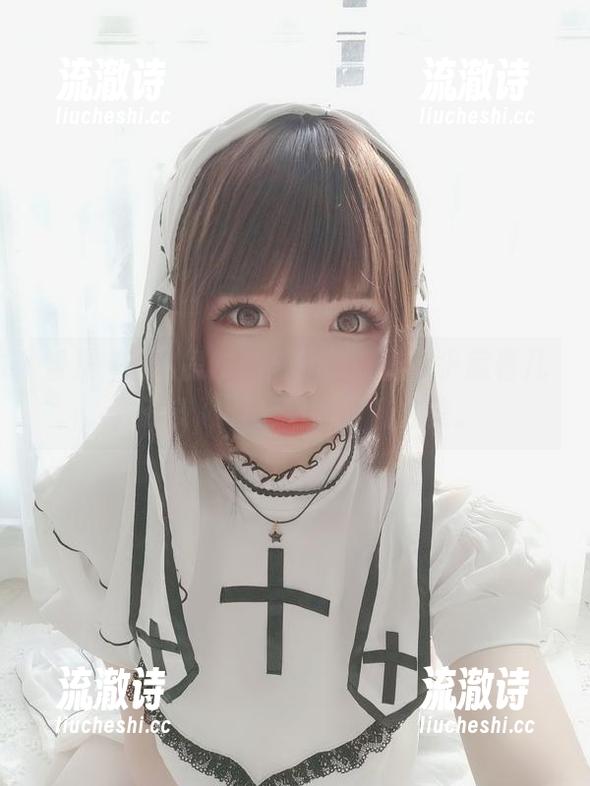 香川澪的私房作品，体操服里似乎藏着几分顽皮强调运动的非凡之美。-流澈诗