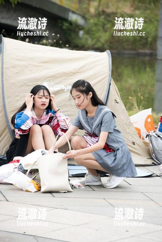 魔镜街拍 - 就这原图，包臀灰裙和薄丝完美搭配，婷婷的休闲状态我也想拥有！-流澈诗