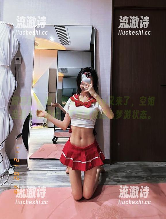 微密圈 - 得，黎允熙baby又来了，空姐造型美图满分，下载直接进入梦游状态。-流澈诗